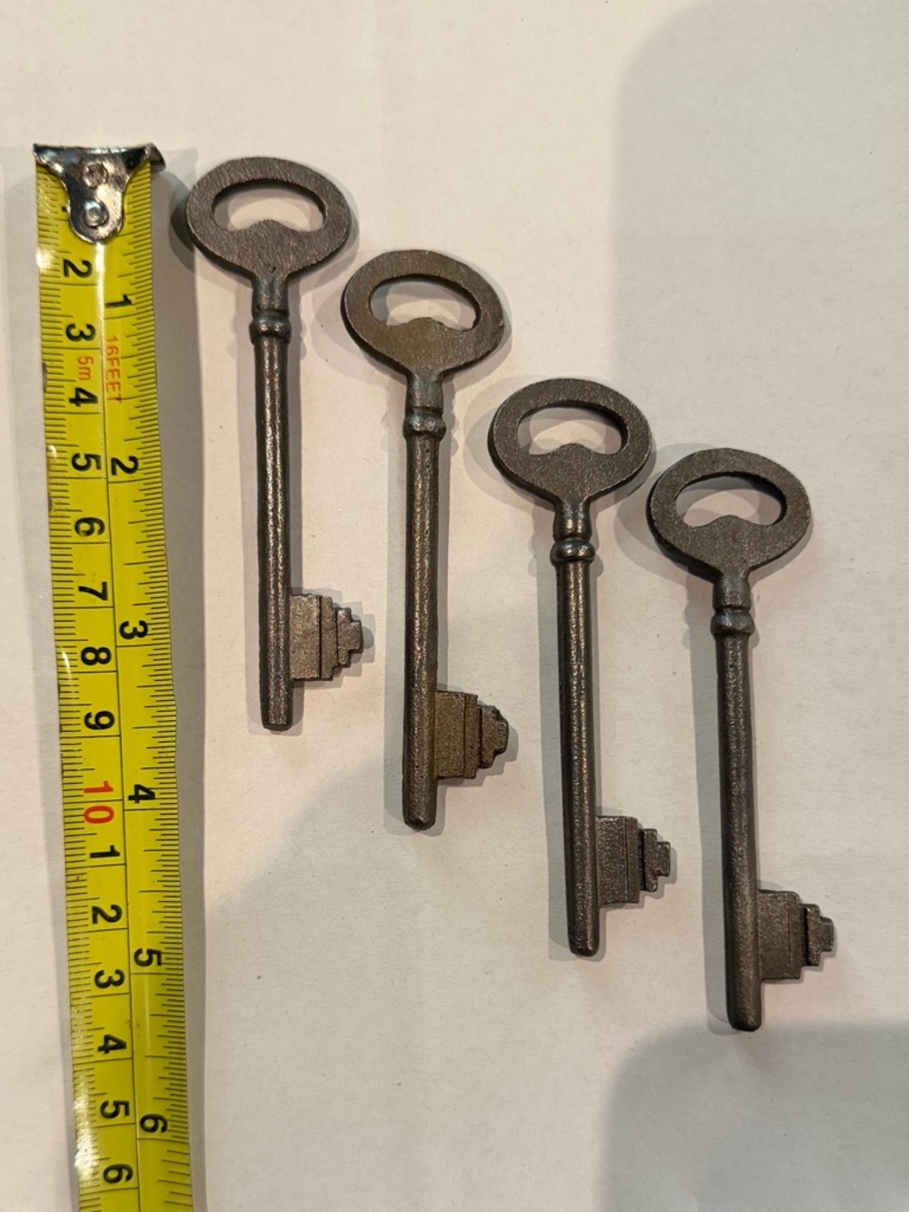 4 Vintage Metal Skeleton Keys